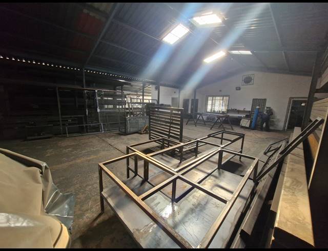 600M² WAREHOUSE FOR SALE IN GLENESK
